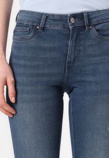 Узкие джинсы