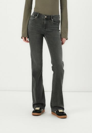 Клешеные джинсы