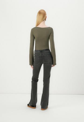 Клешеные джинсы