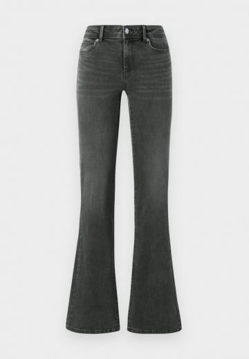 Клешеные джинсы