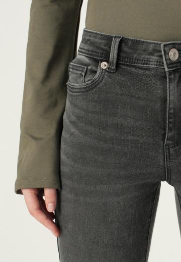 Клешеные джинсы