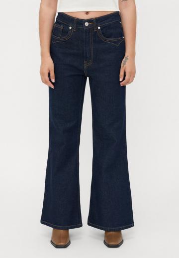 Клешеные джинсы