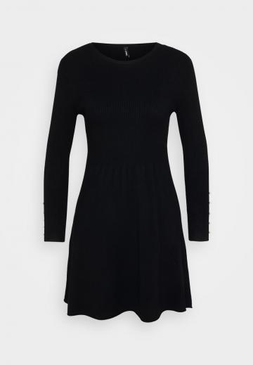 Вязаное платье