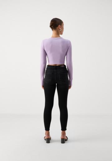 Узкие джинсы