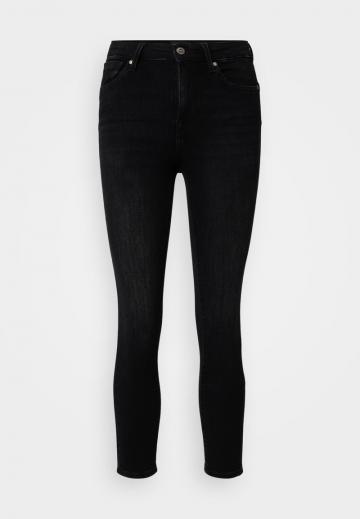 Узкие джинсы