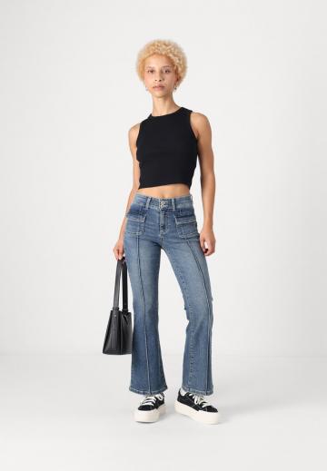 Клешеные джинсы