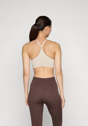 Спортивный бюстгальтер