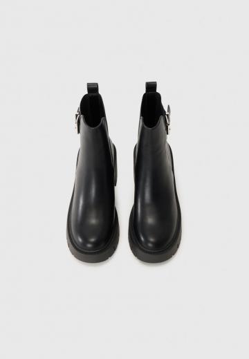 Высокие сапоги