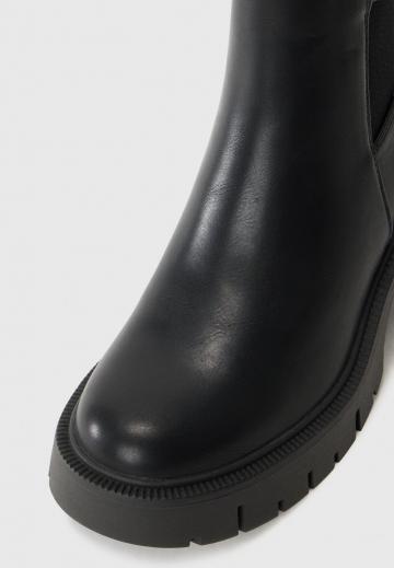 Высокие сапоги