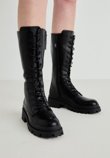 Сапоги на шнуровке
