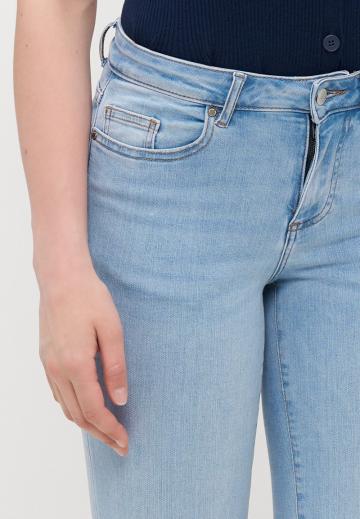 Клешеные джинсы