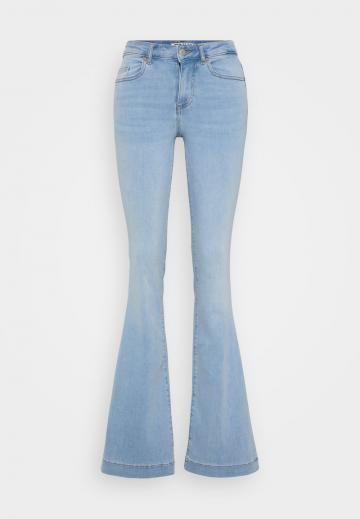 Клешеные джинсы