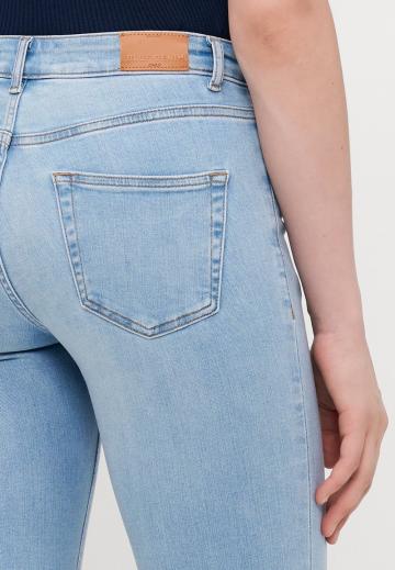 Клешеные джинсы