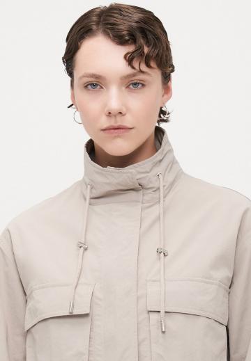 Куртка с накладнымит карманами