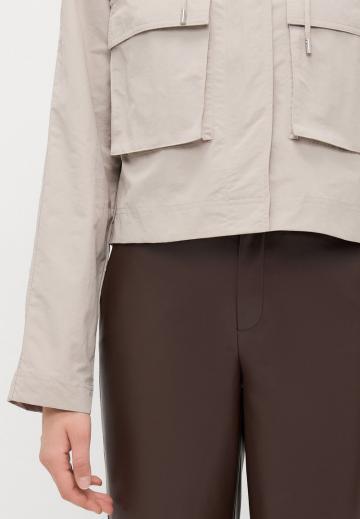 Куртка с накладнымит карманами