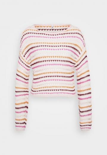 Пуловер в полоску