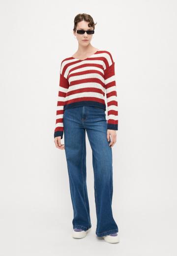 Пуловер в полоску