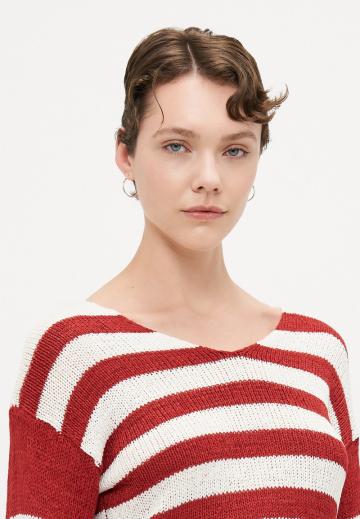 Пуловер в полоску