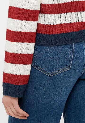 Пуловер в полоску