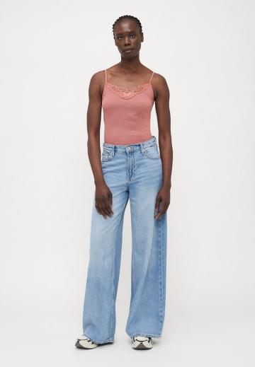 Топ на бретельках