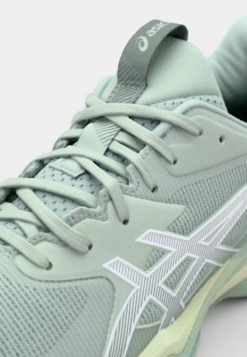 Теннисные кроссовки