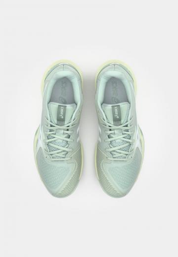 Теннисные кроссовки