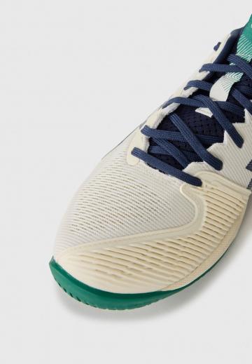 Теннисные кроссовки