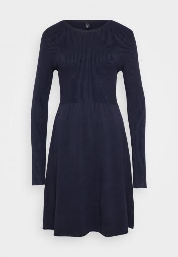 Вязаное платье