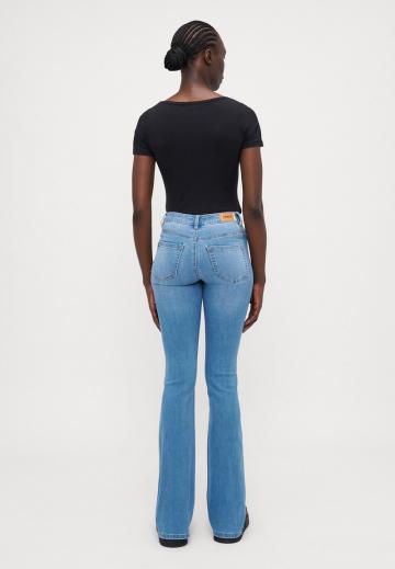 Клешеные джинсы