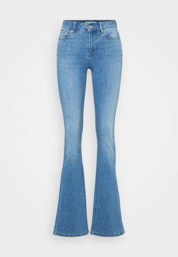 Клешеные джинсы