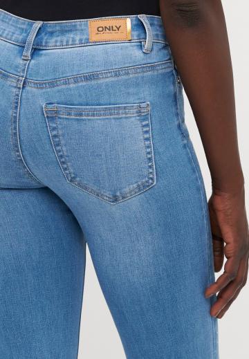 Клешеные джинсы