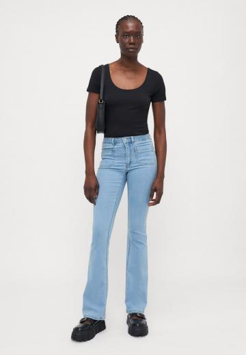 Клешеные джинсы