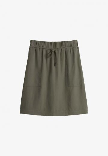 Юбка с накладными карманами