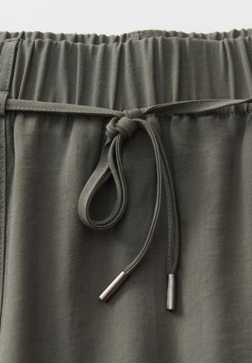 Юбка с накладными карманами