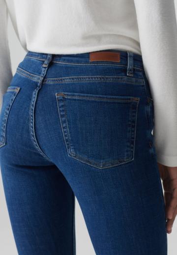 Узкие джинсы