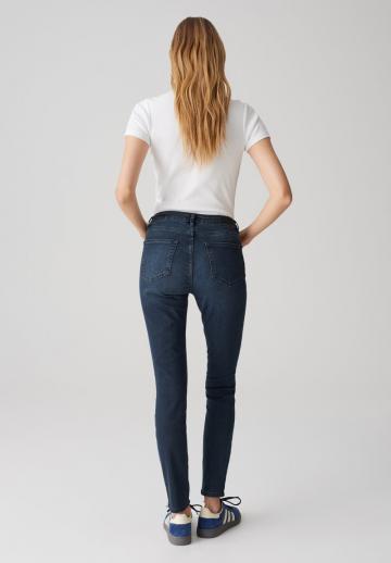 Узкие джинсы