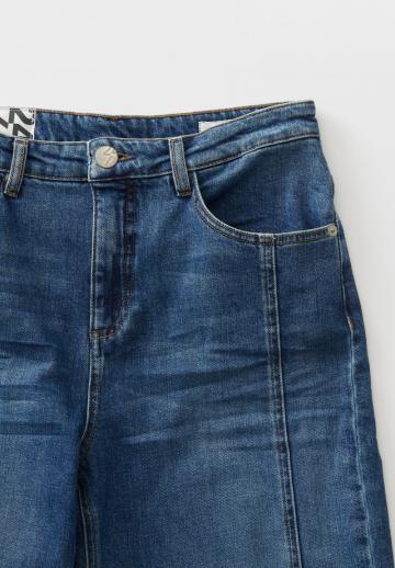 Прямые джинсы