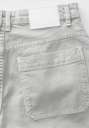 Короткие джинсы