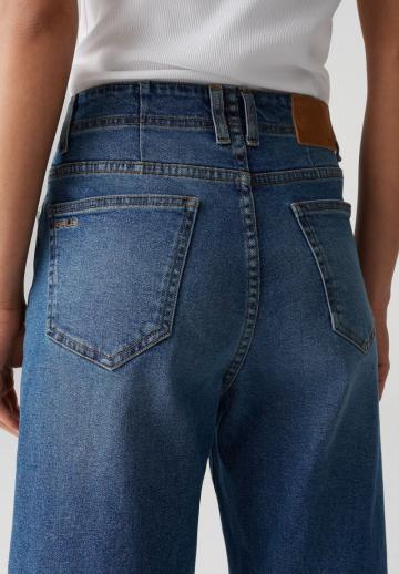 Короткие джинсы