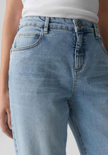 Короткие джинсы