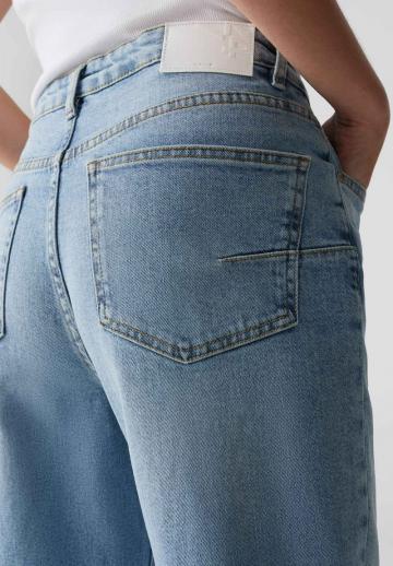 Короткие джинсы