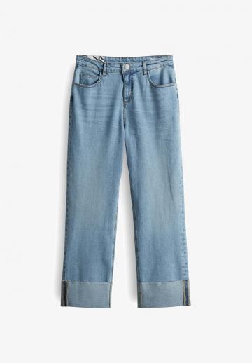 Короткие джинсы