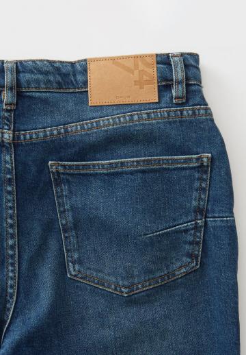 Короткие джинсы