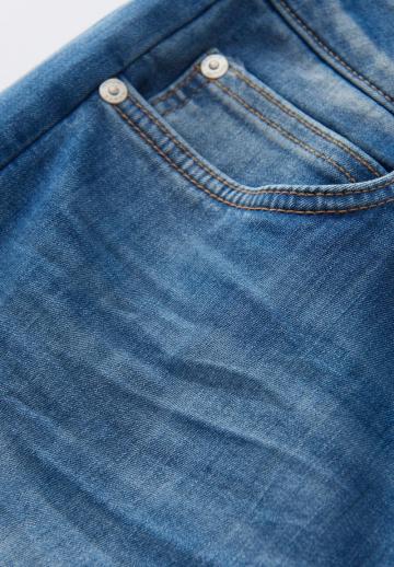 Короткие джинсы