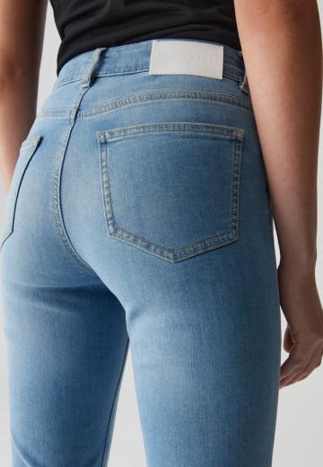 Узкие джинсы