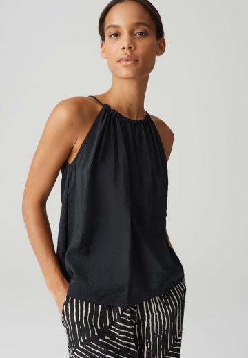 Топ на бретельках