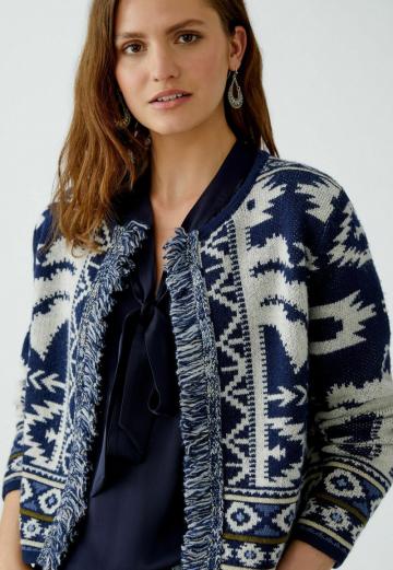 Жаккардовая вязаная кофта