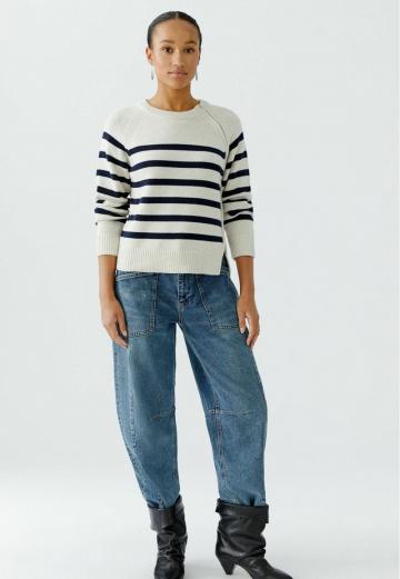 Пуловер в полоску