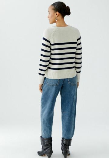 Пуловер в полоску