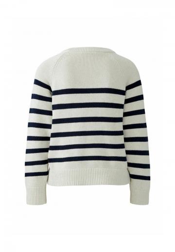 Пуловер в полоску